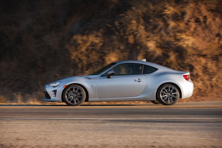  Toyota GT 86 2016 года  (US) (фото 3 из 30)